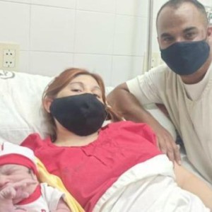 九游体育-迭戈·萨尔瓦多 阿根廷2021年首个新生儿致敬老马！